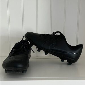 Nike Tiempo Legend 10 Club FG Soccer Cleats